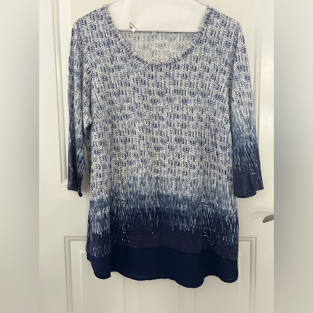 $5 Rose & Olive Women’s Blue and White Pattern Long Sleeve Top Size 1X - Picture 10 of 10